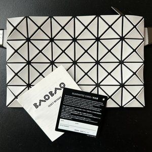 NEW BAO BAO ISSEY MIYAKE white geometric shell cross-body bag